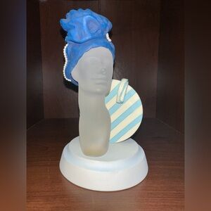 VTG‎ 1999 Just the Right Shoe Sea of Pearls Figurine Bust Blue Hat Decor